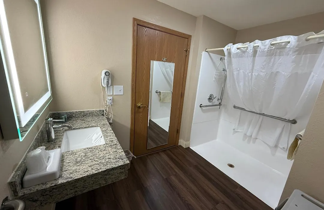 Best Western Dodgeville Inn & Suites-1
