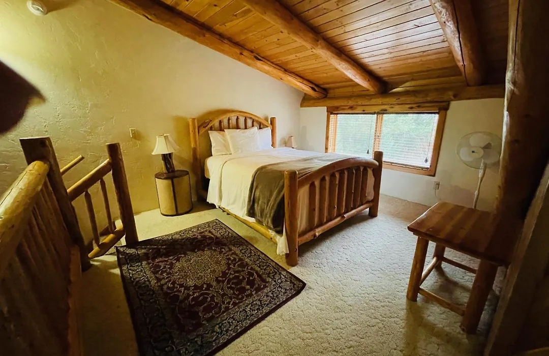 The Lindsay Lodge-1