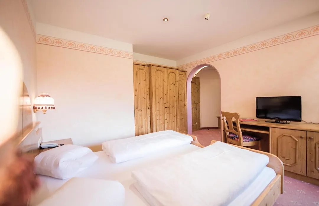 Hotel Edelweiss-1
