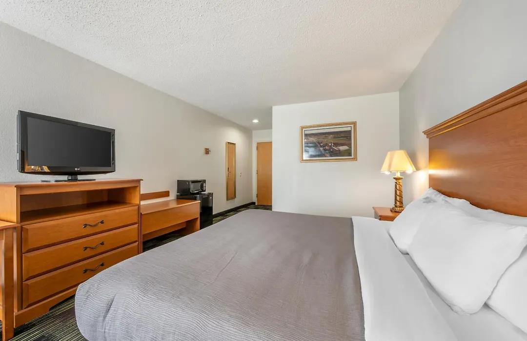 Quality Inn & Suites Near Amish Country-1