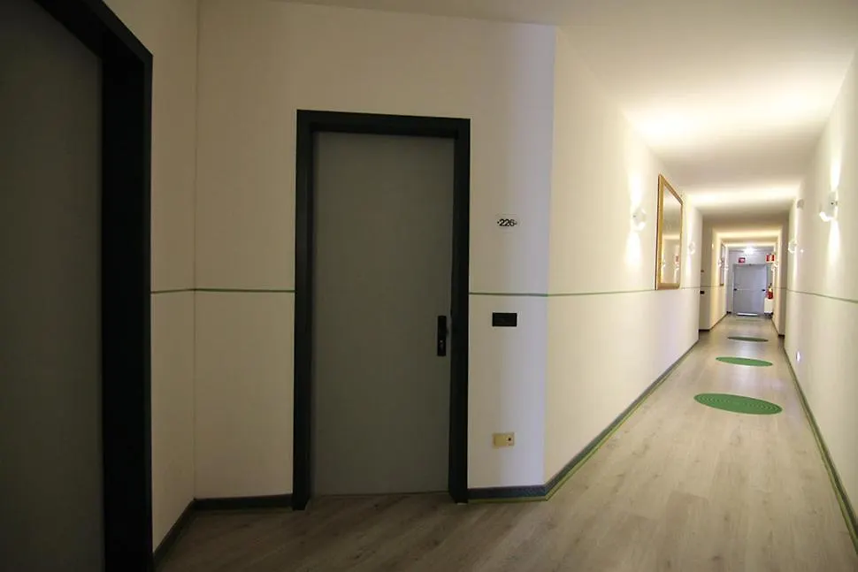 Green Hotel-1