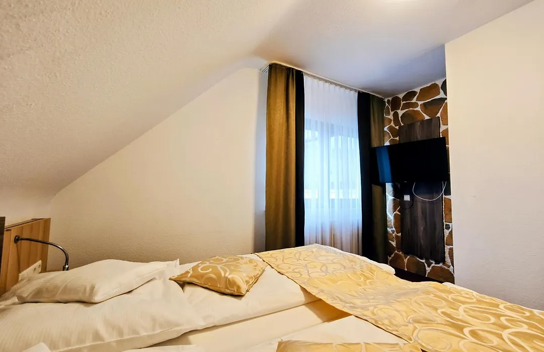 Wellness Hotel Garni Krone-1