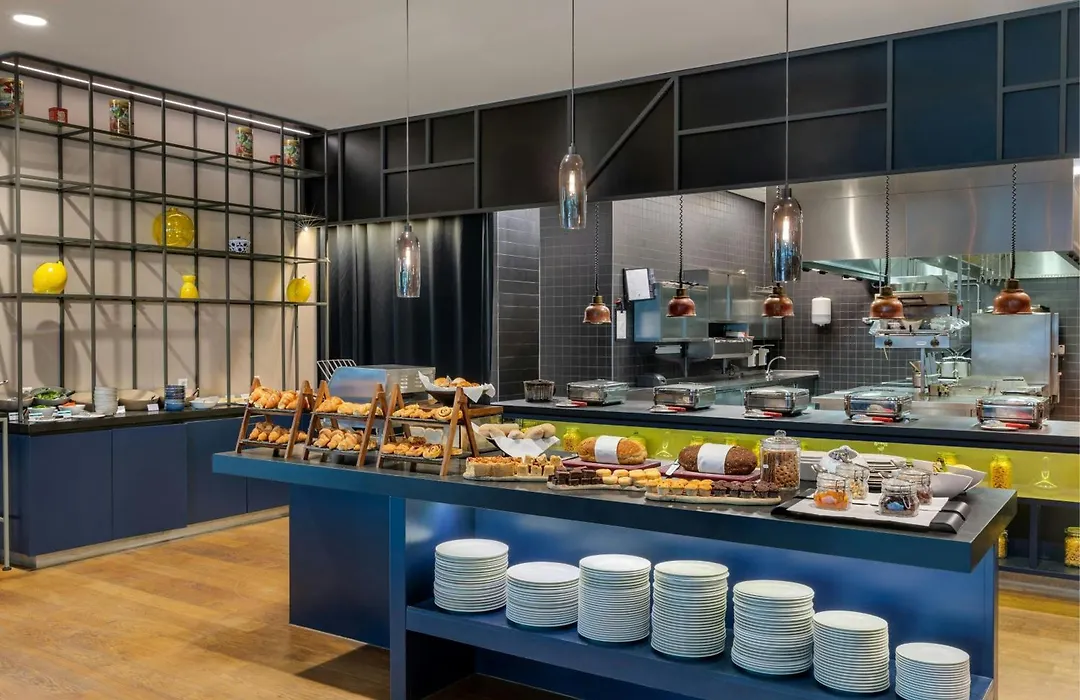 Courtyard By Marriott Amsterdam-1