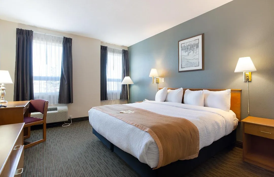 Lakeview Inns & Suites - Okotoks-1