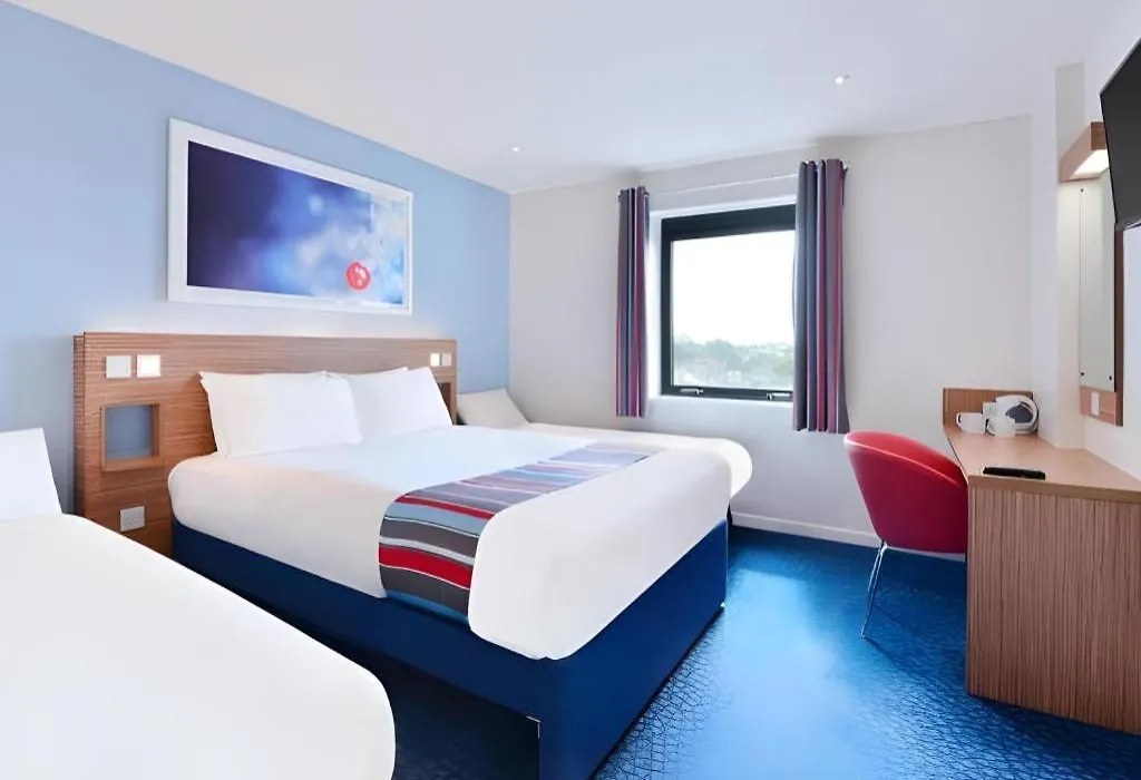 Travelodge Worthing Seafront-1