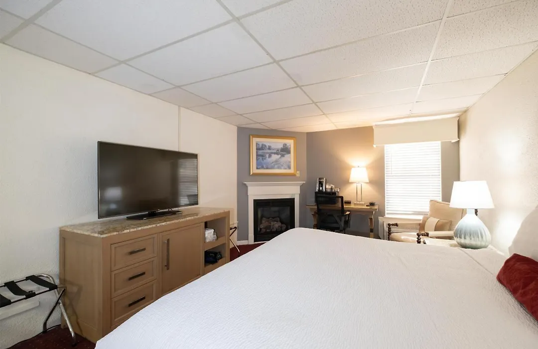 Fireside Inn And Suites Bangor-1