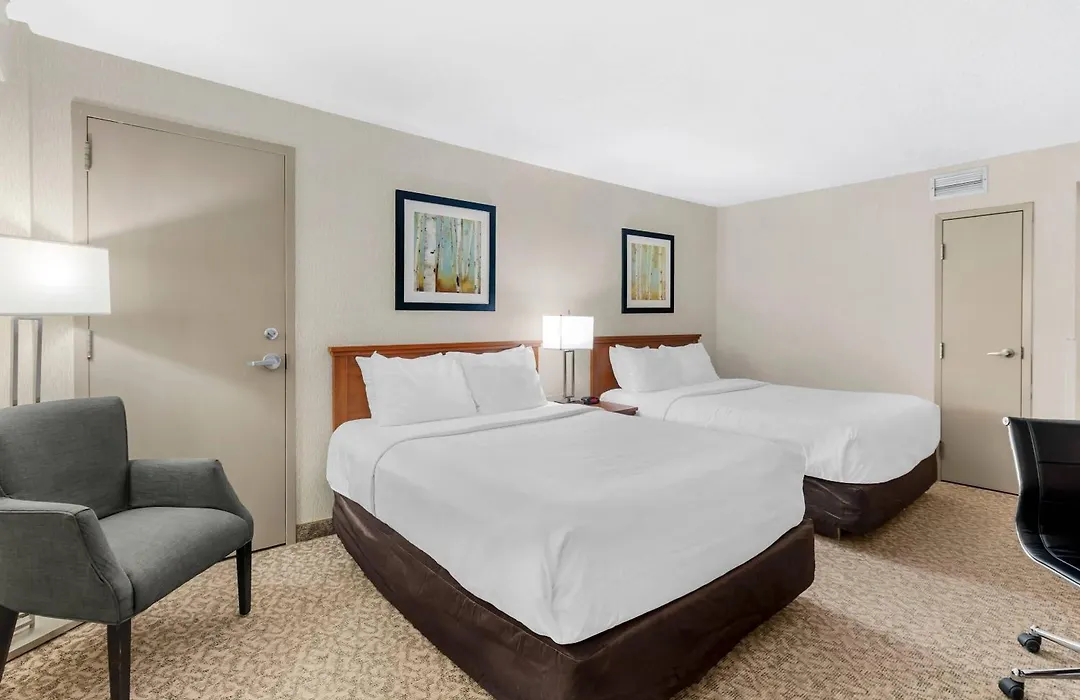 Clarion Hotel & Suites Brandon-1