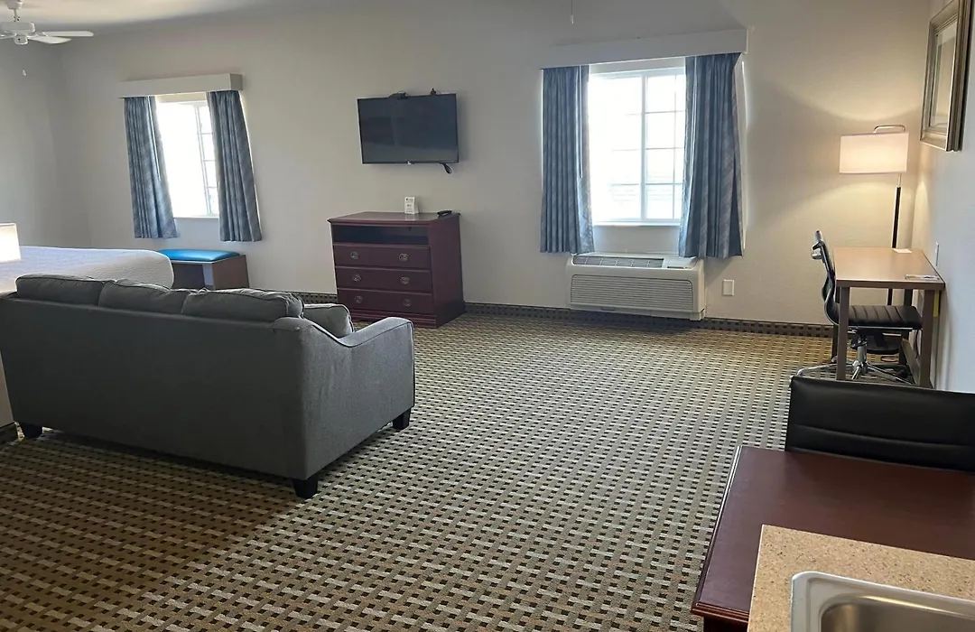 Days Inn & Suites By Wyndham Columbus Ne-1