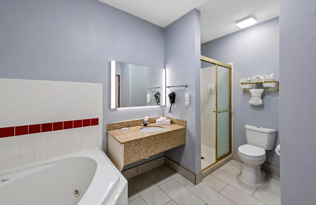 Quality Inn & Suites Manhattan-1
