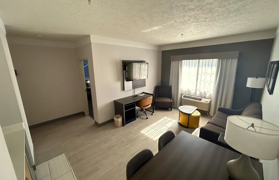 Comfort Suites Salem-1