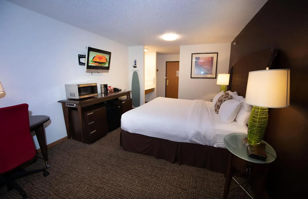 Alliance Hotel & Suites, A Howard Johnson By Wyndham-1