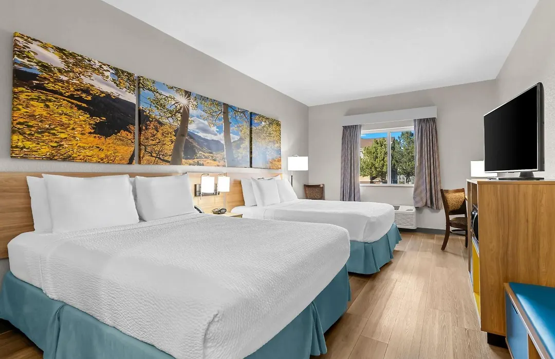 Days Inn & Suites By Wyndham Castle Rock-1