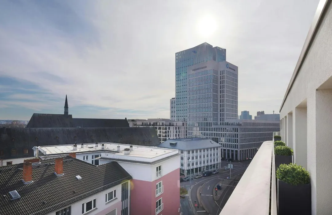 Motel One Frankfurt-Römer-1