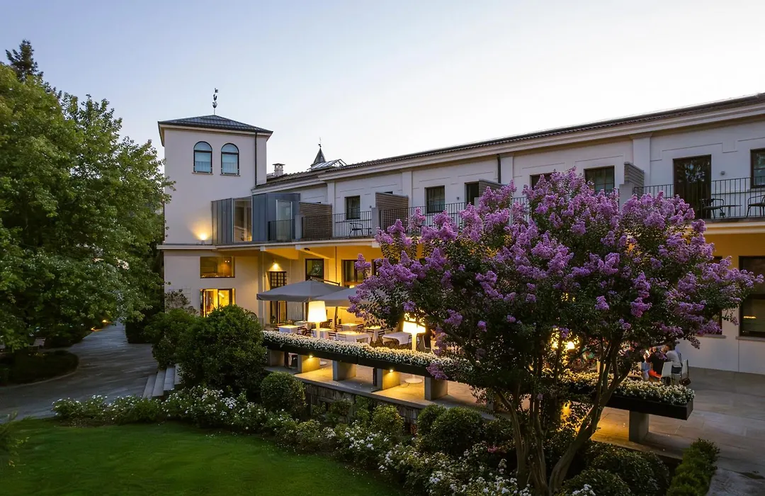 Alter Hotel-1