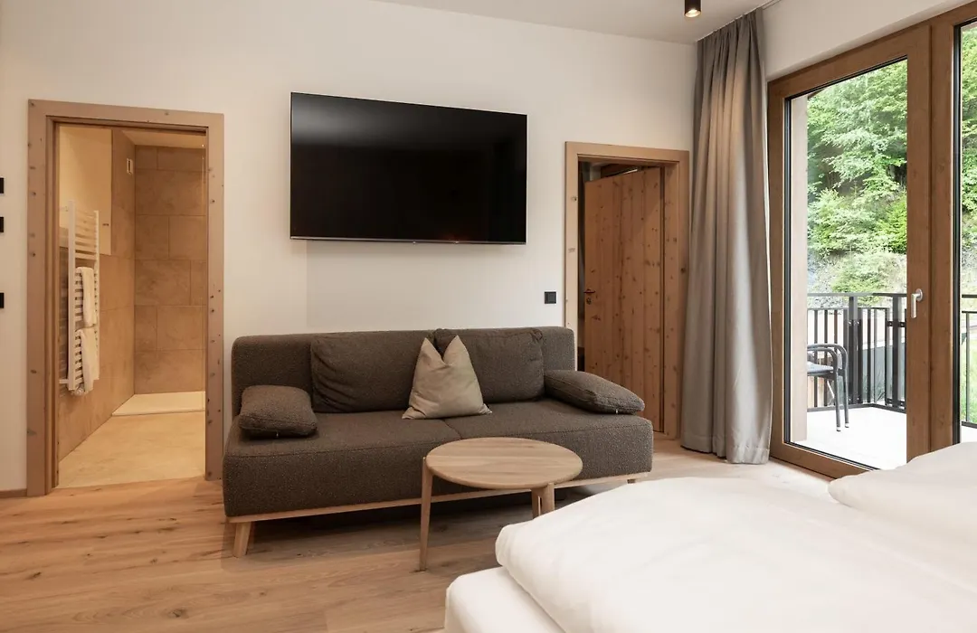 Hotel Kristall-1