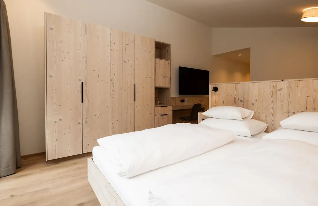 Hotel Kristall-1
