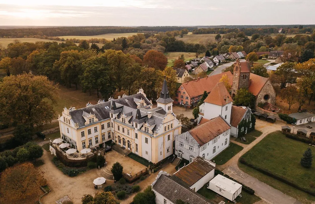 Schloss und Gut Liebenberg-1