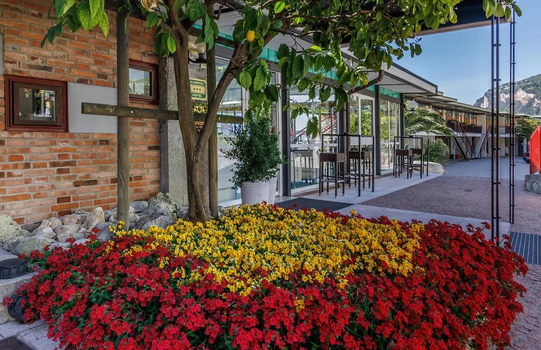 Hotel Lido Lakefront-1