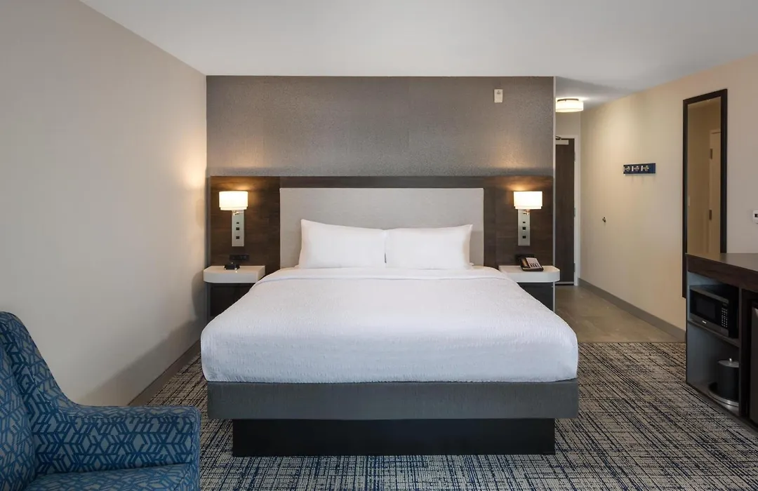 Hampton Inn & Suites Manteca-1