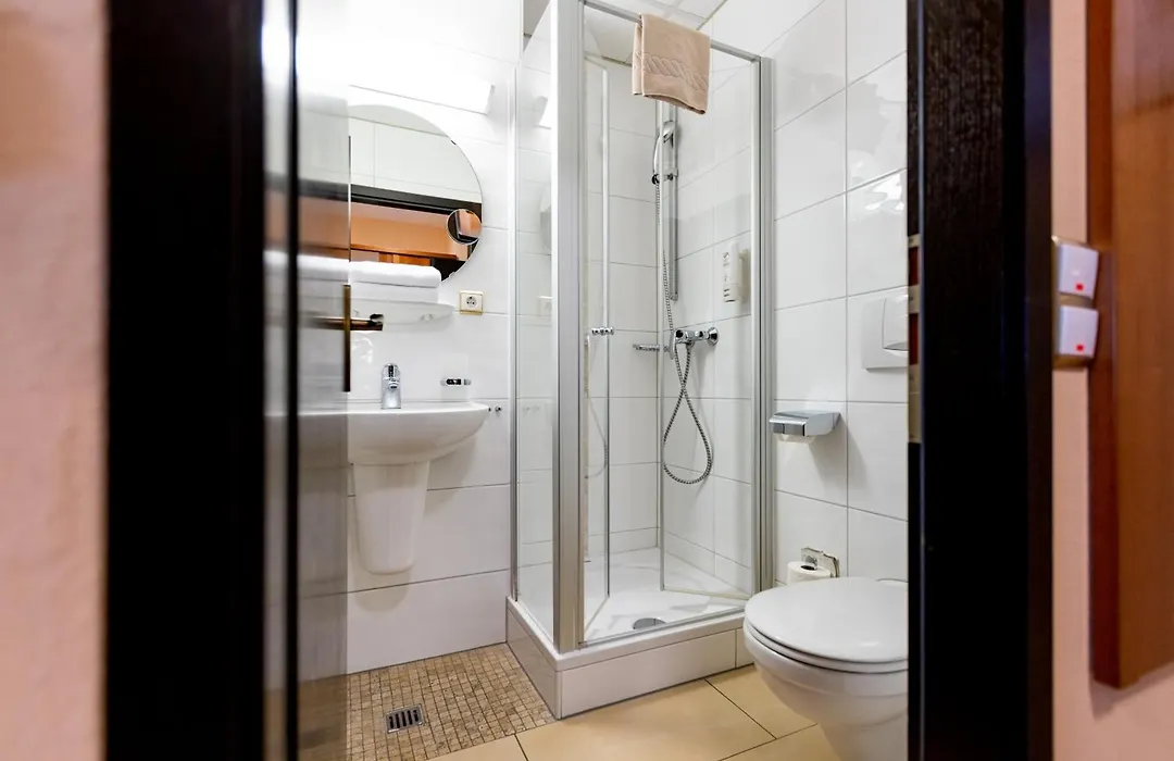 Hotel Alter Kranen-1