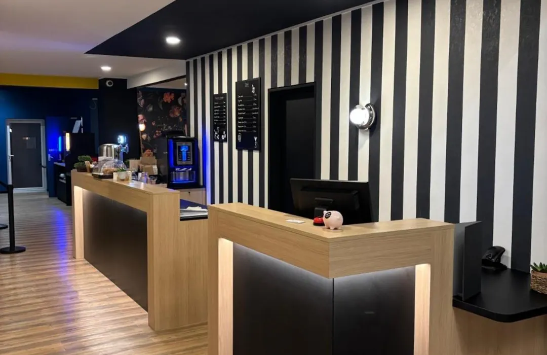 Ibis Avallon-1