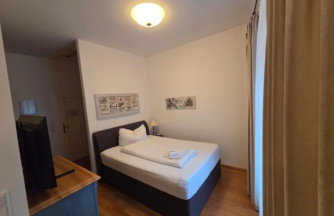 Hotel Der Greif-1