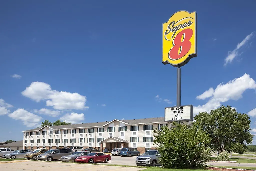 Super 8 By Wyndham Manhattan Ks-1