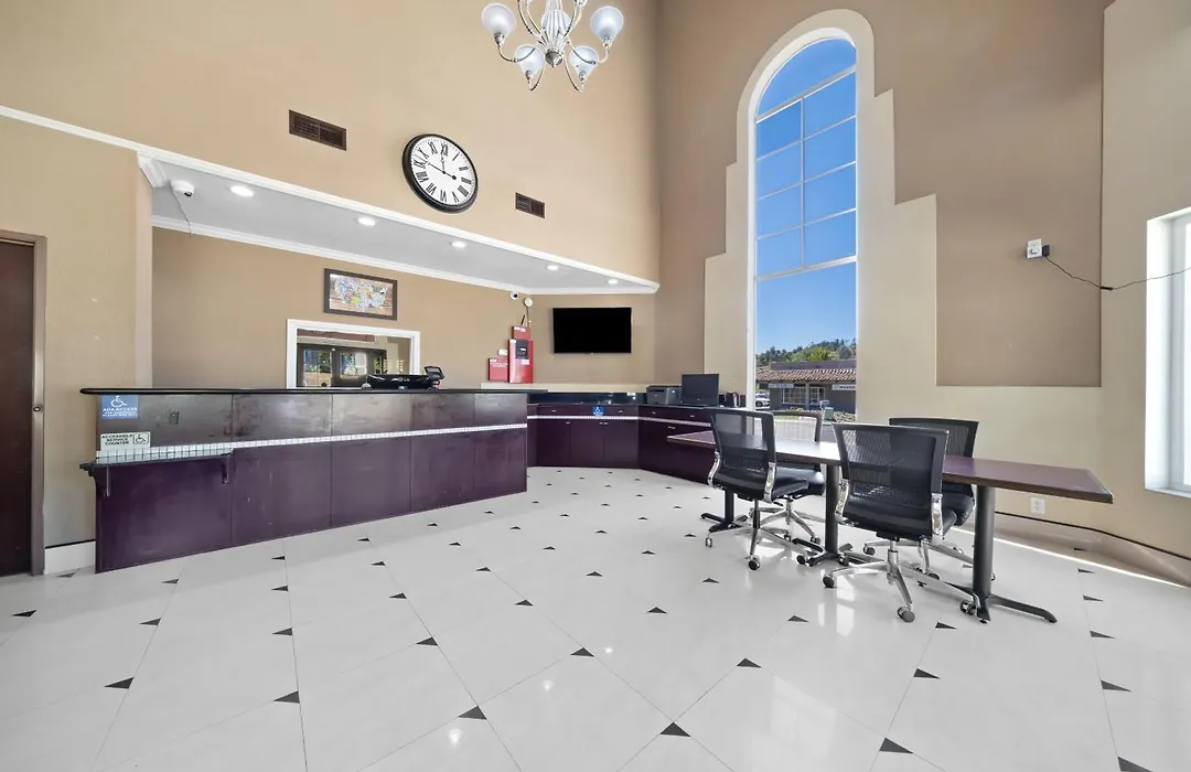 Econo Lodge Inn & Suites Fallbrook Downtown-1