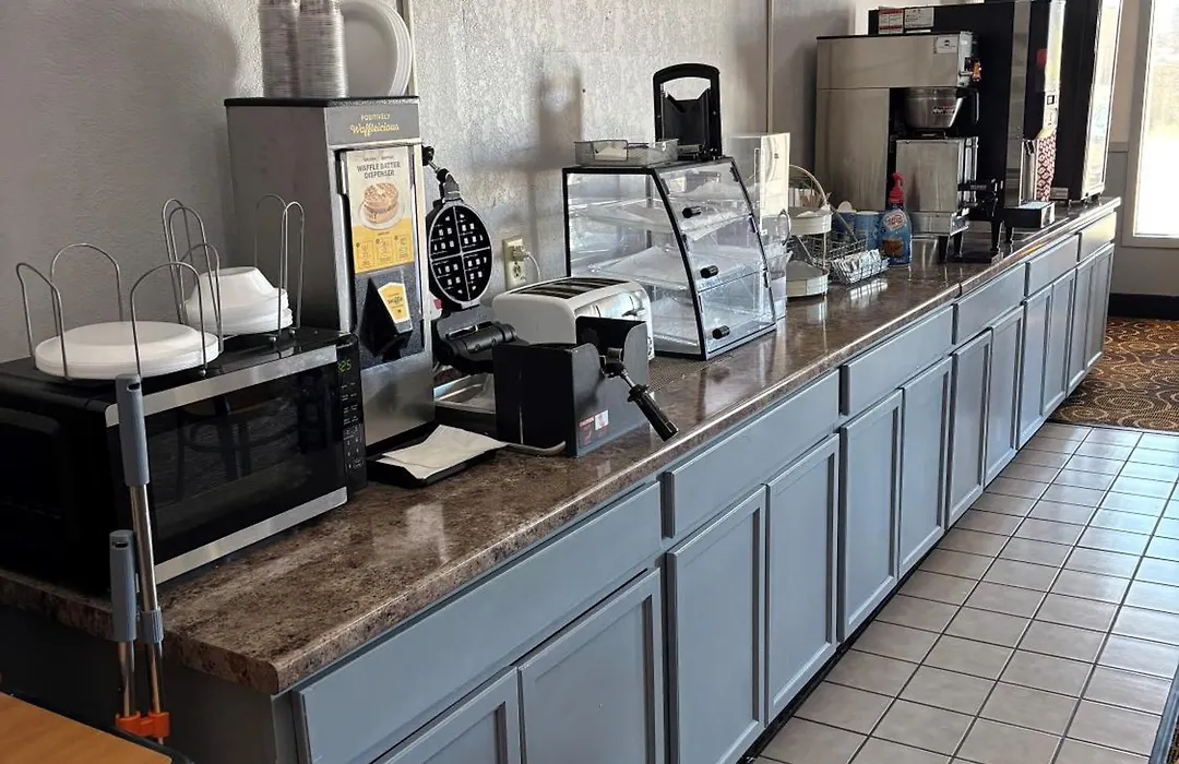 Super 8 By Wyndham Burlington-1