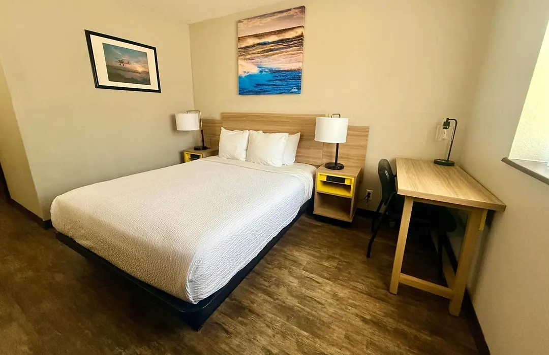 Days Inn By Wyndham Orange Park/Jacksonville-1