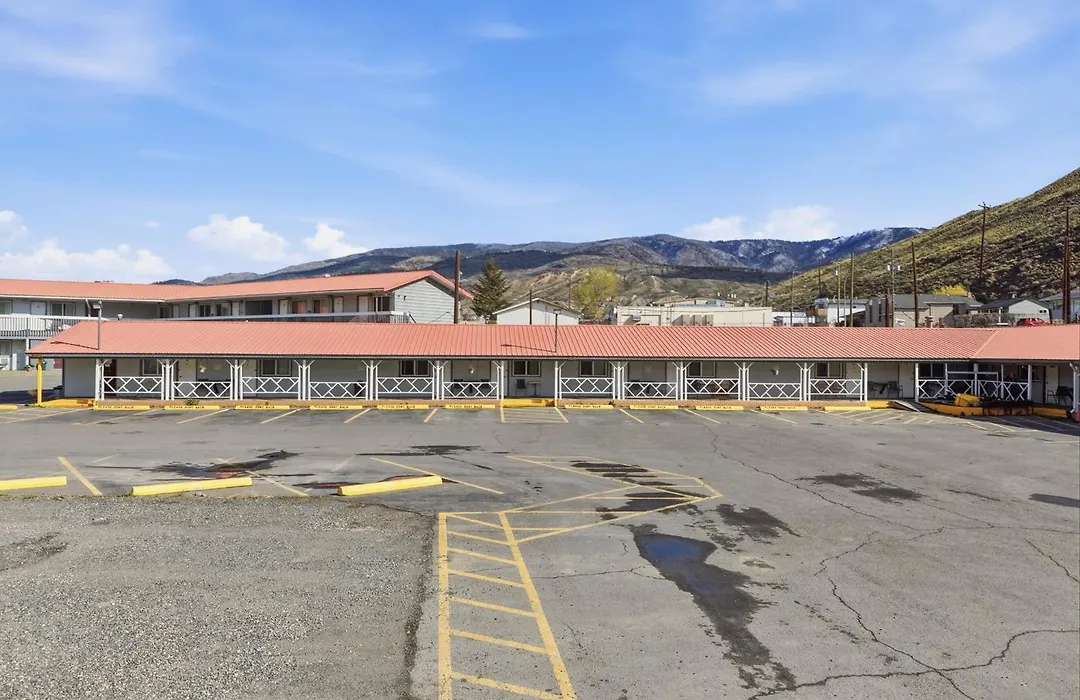 Canada'S Best Value Desert Inn & Suites-1