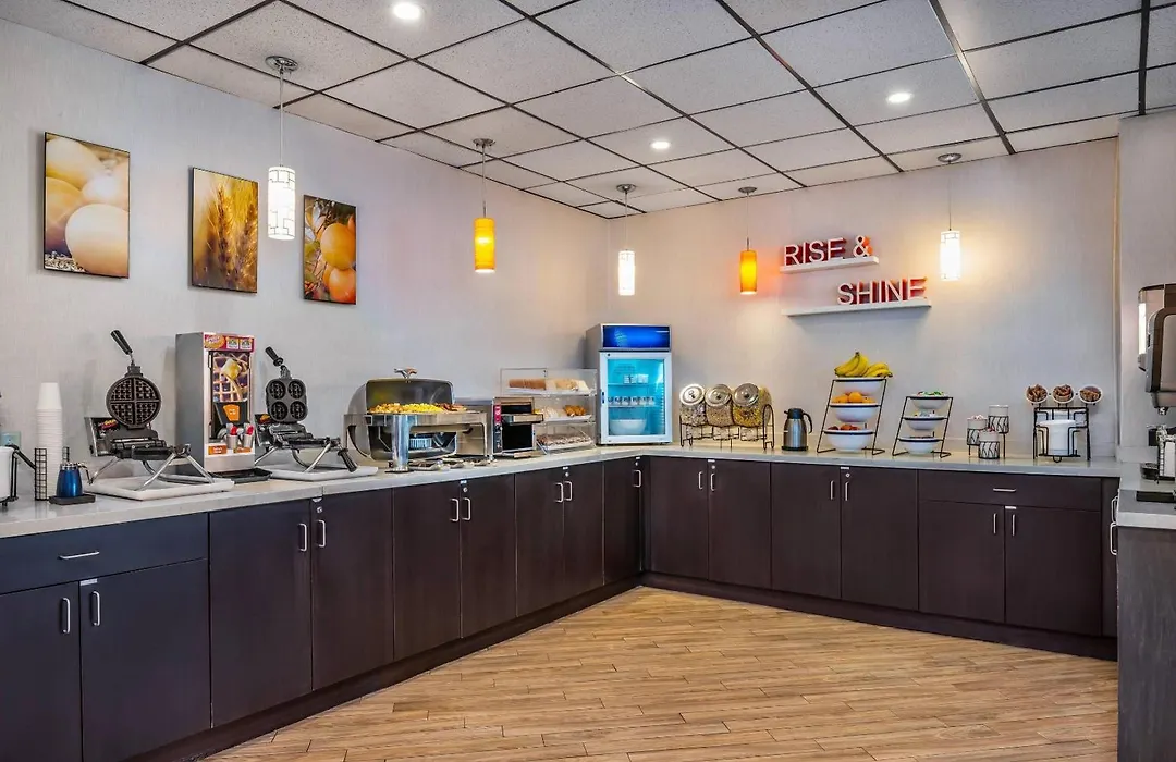 Comfort Inn & Suites Barrie - Highway 400-1