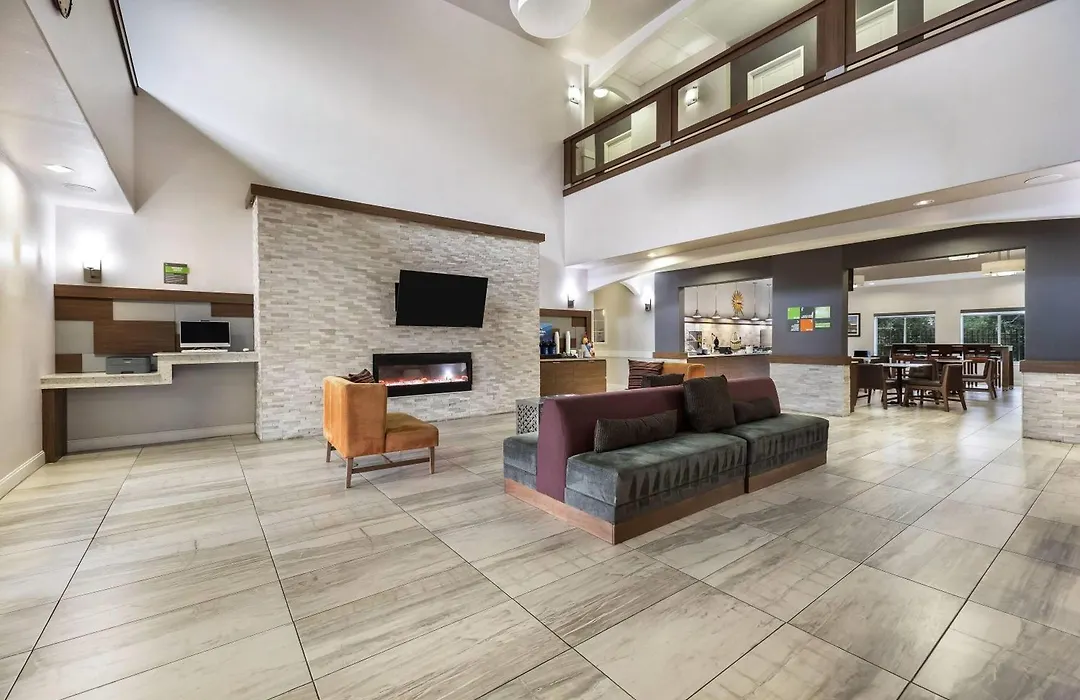 La Quinta By Wyndham Alvin-1