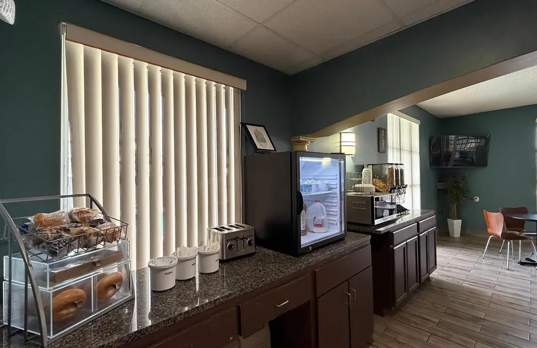 Super 8 By Wyndham Marianna I-10-1