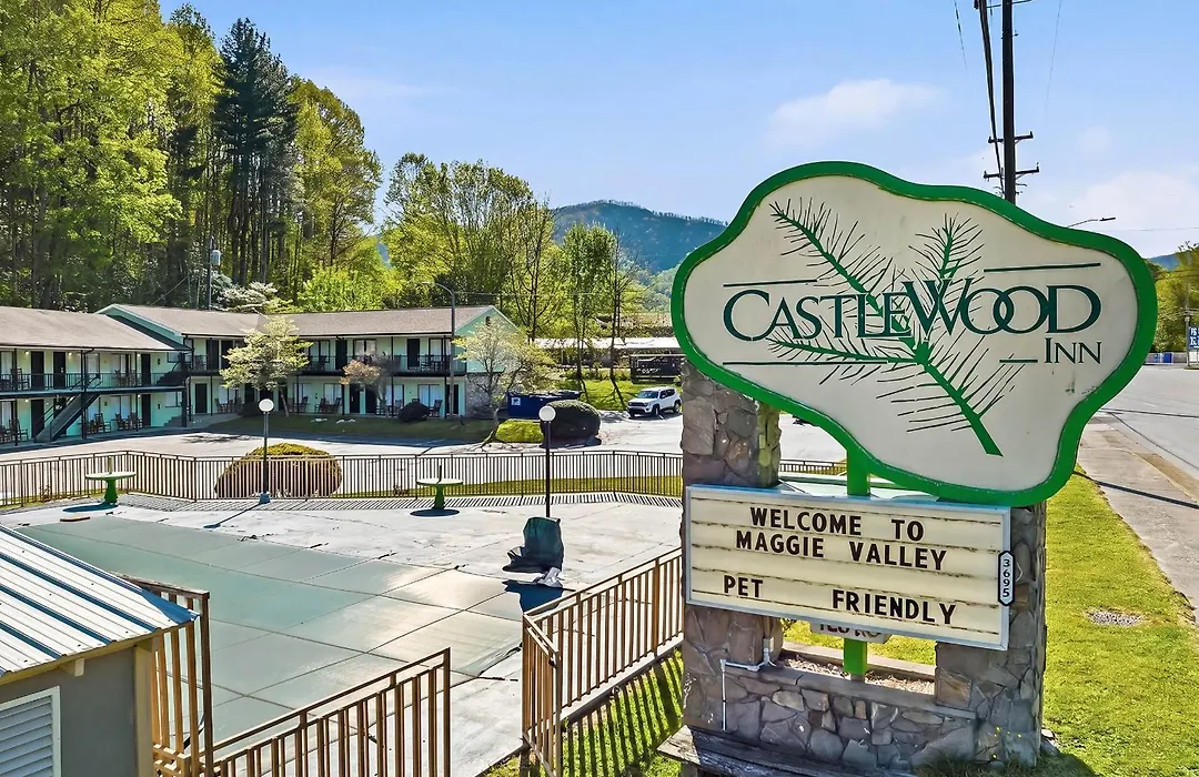 Castlewood Inn-1