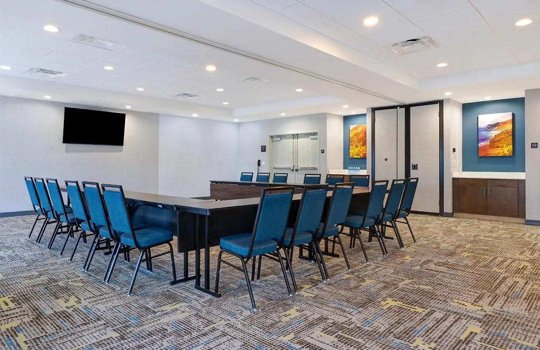 Hampton Inn & Suites Marina-1