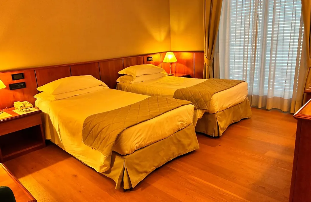 Air Palace Hotel-1