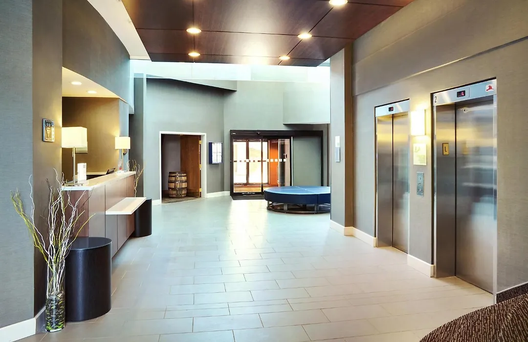 Holiday Inn Hotel & Suites London By Ihg-1