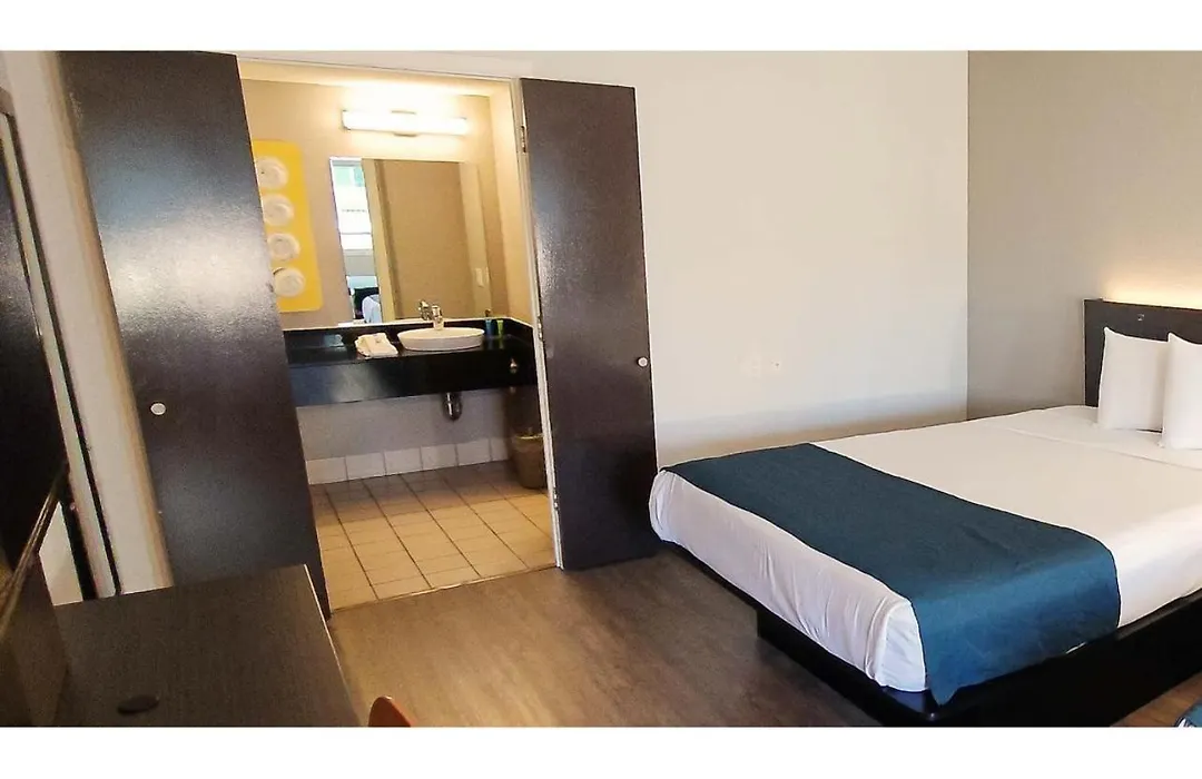 Motel 6-Anaheim, Ca - Maingate-1