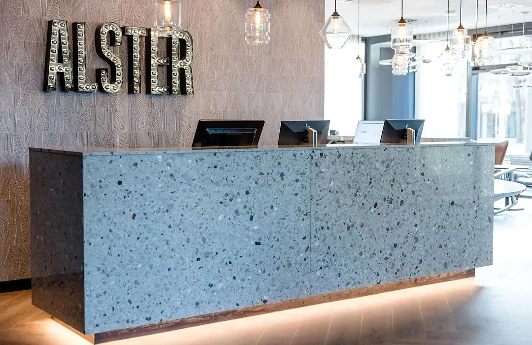 Motel One Hamburg-Alster-1