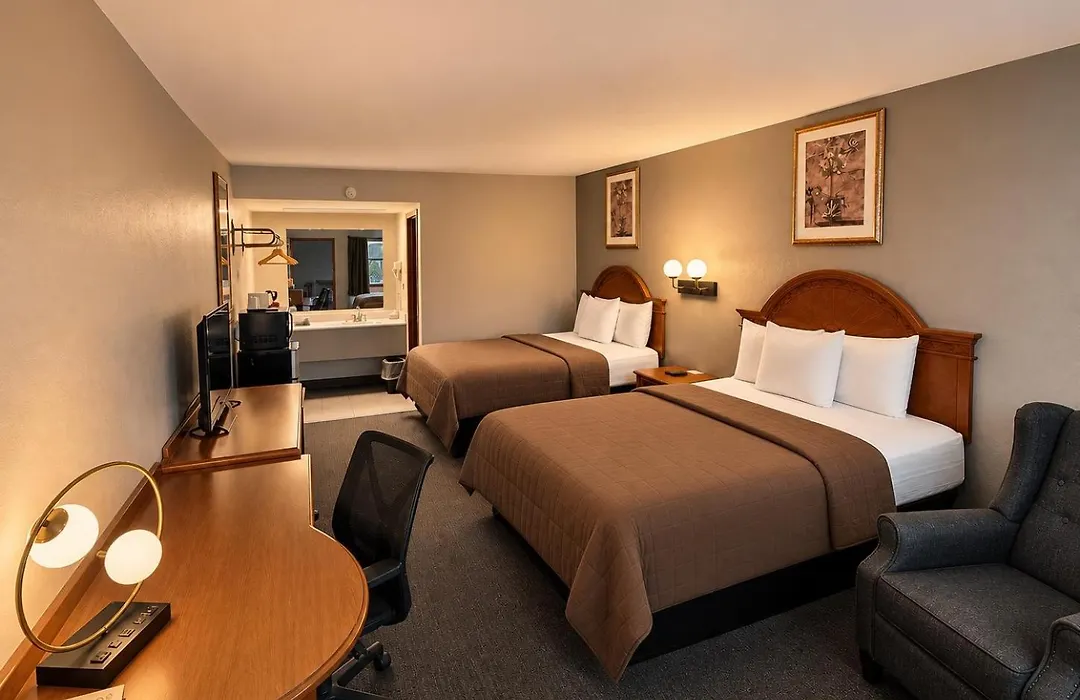 Ozark Inn & Suites-1