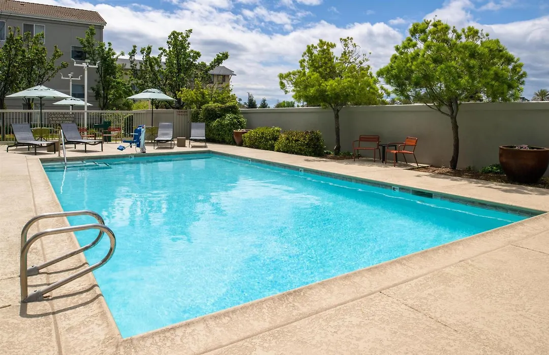 Hampton Inn & Suites Redding-1