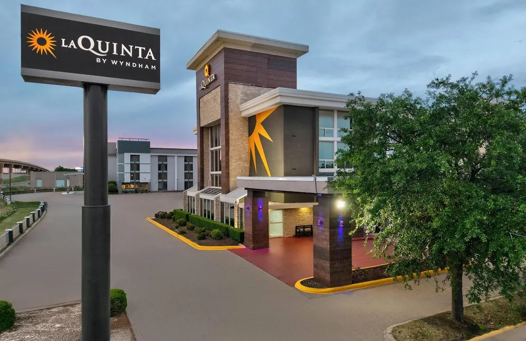 La Quinta By Wyndham Dallas I-35 Walnut Hill Ln-1
