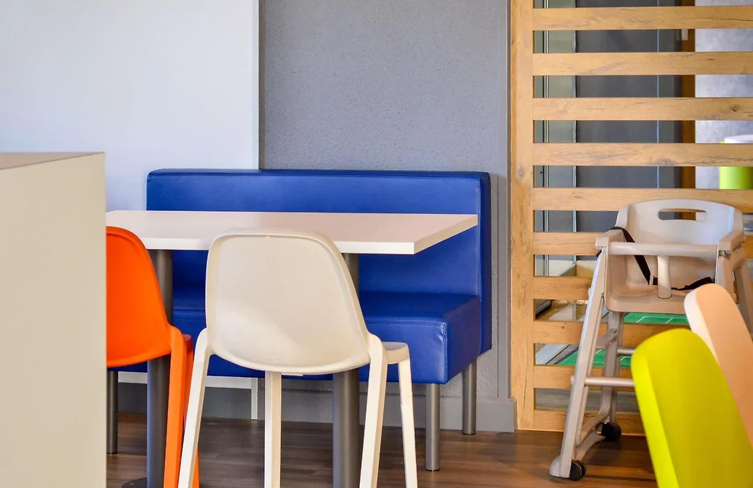 ibis budget Pau Lescar-1