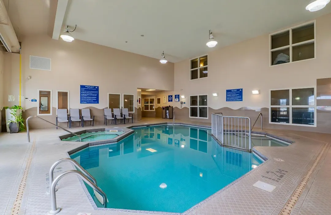 Days Inn & Suites By Wyndham Brandon-1