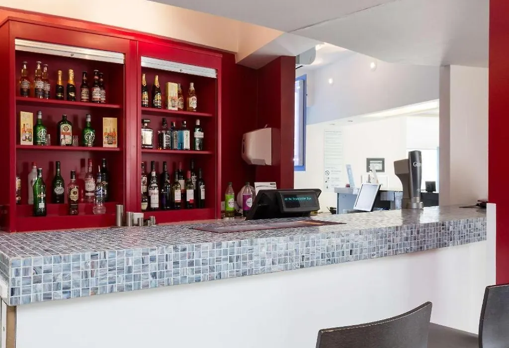 Travelodge Dundee Strathmore Avenue-1