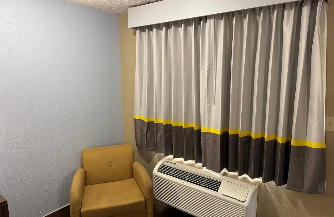 Super 8 By Wyndham Tulsa - Route 66-1