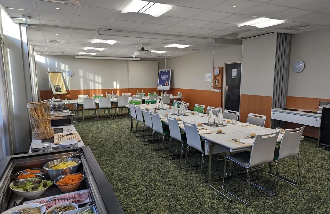 ibis Styles Marseille Aéroport-1