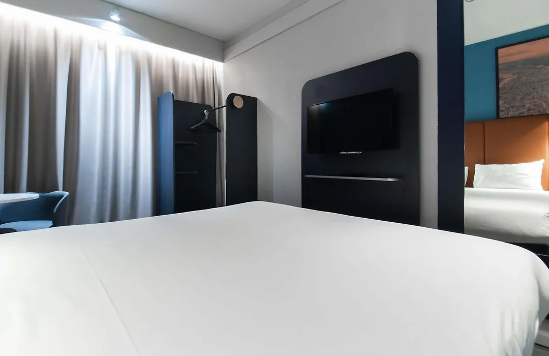 Ibis Lyon Nord-1