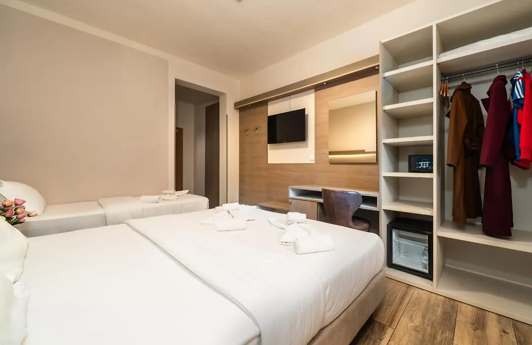 Hotel Aurora-1